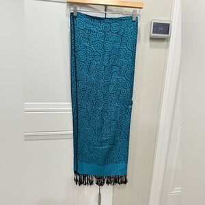 Women’s Blue and Black Patterned Scarf‎